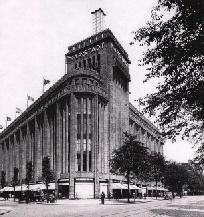 Das Karstadt-Gebäude in der Hamburger Straße in Hamburg-Barmbek