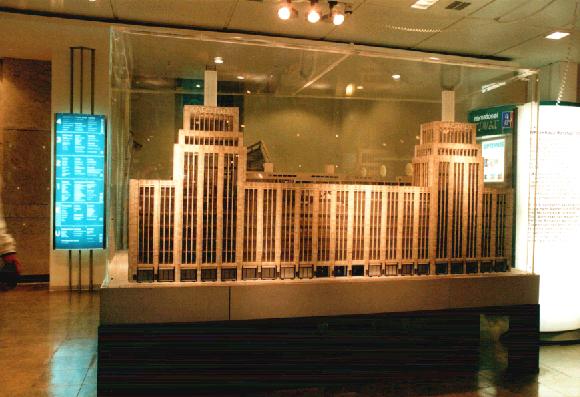 Modell des historischen Karstadt-Gebäudes