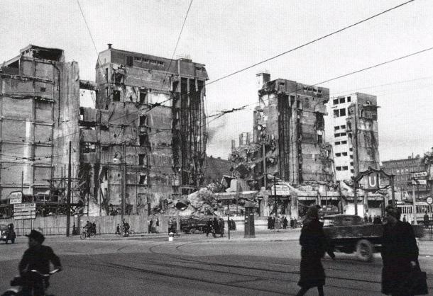 Die Ruinenreste des Hauses am Hermannplatz
